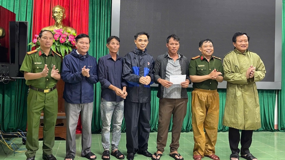 Quảng Trị khen thưởng 3 cá nhân dũng cảm cứu người ở Cửa Việt